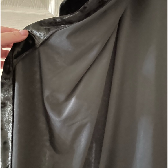 2/$30 Victoria’s Secret Black Velour Capsleeve Robe, Sz XS/S - Picture 5 of 11